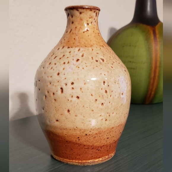 Wheelthrown Stoneware Sandy Desert Hues Speckled Glaze Vase - Picture 5 of 11